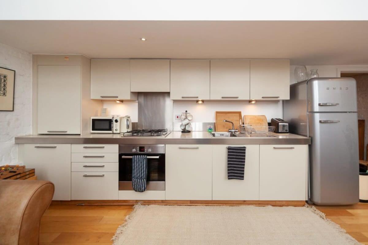 Charming 1 Bedroom Apartment In Old School House London Exterior foto