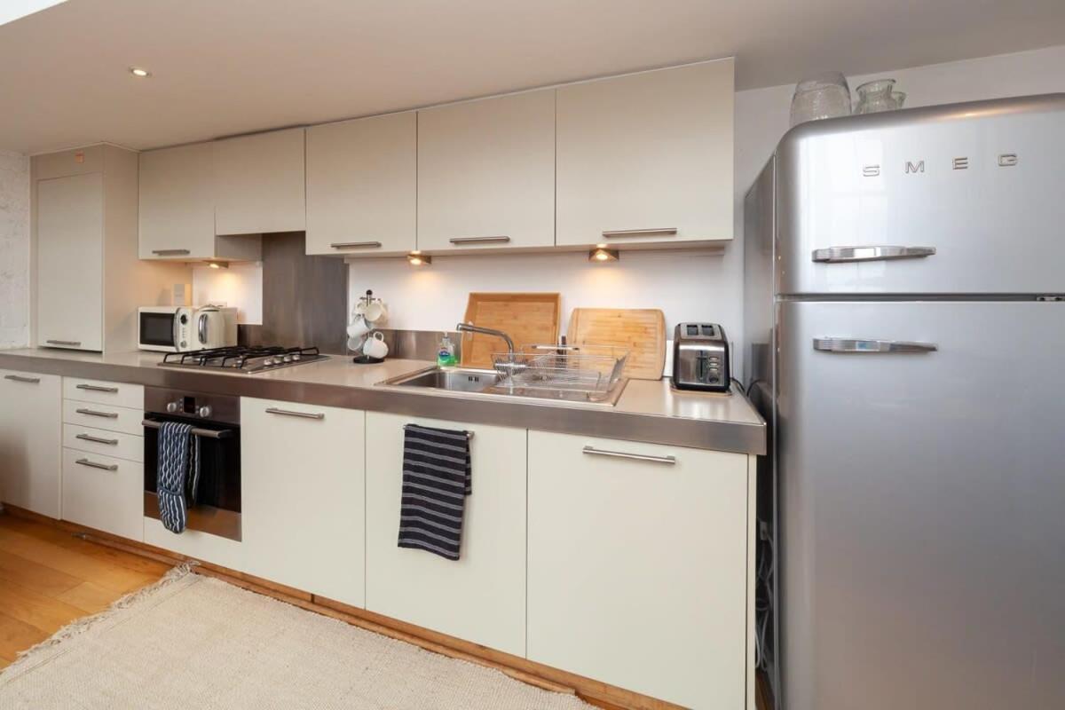 Charming 1 Bedroom Apartment In Old School House London Exterior foto
