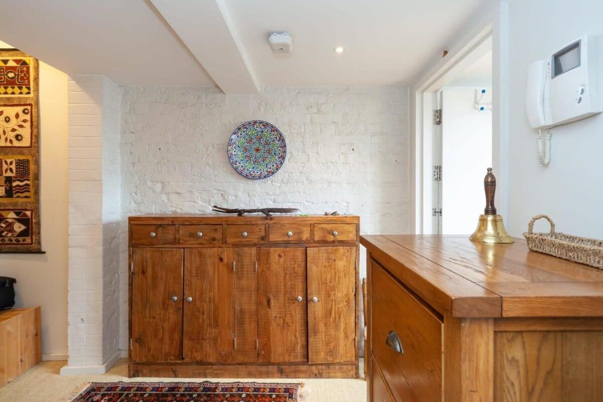 Charming 1 Bedroom Apartment In Old School House London Exterior foto